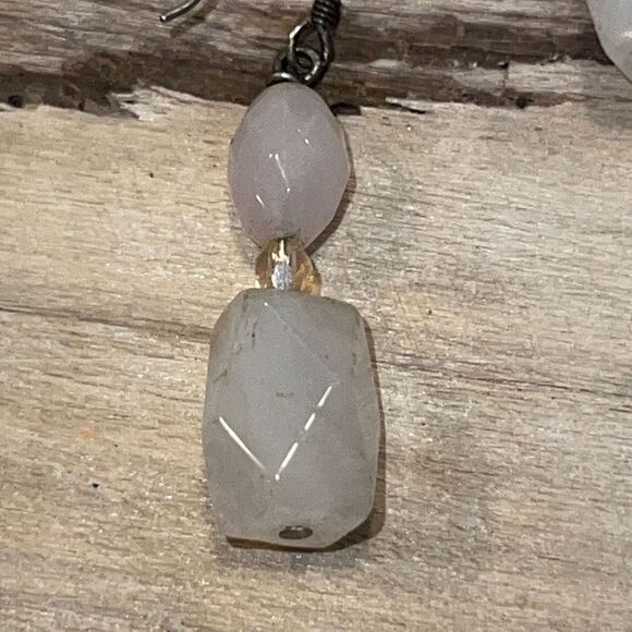 Natural quartz Dangling Earrings With Faceted Sides and Wire Hood Hanger - Picture 2 of 6